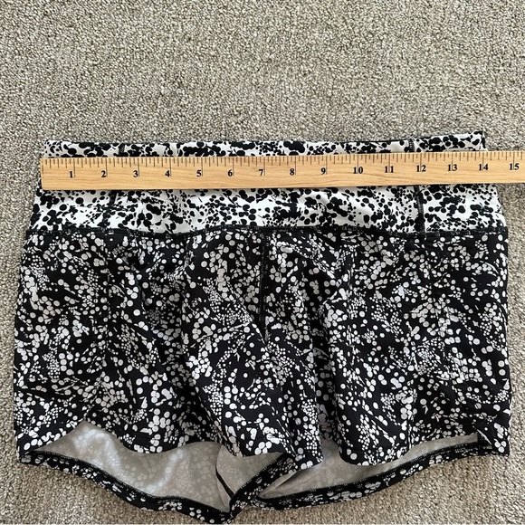 Lululemon Run Times Short II 4” Size 4 - Picture 6 of 8